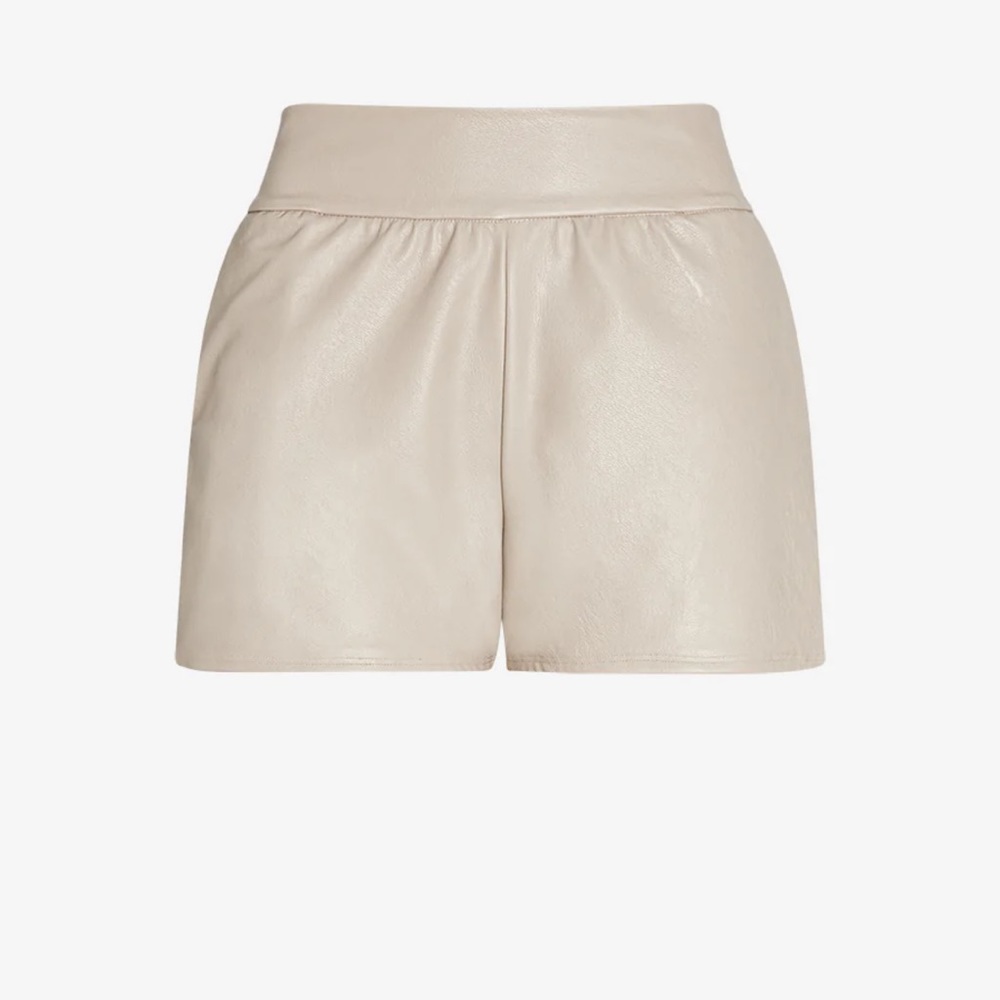 Never worn, brand new!
Faux Leather Relaxed Short
Sand
Extra Large